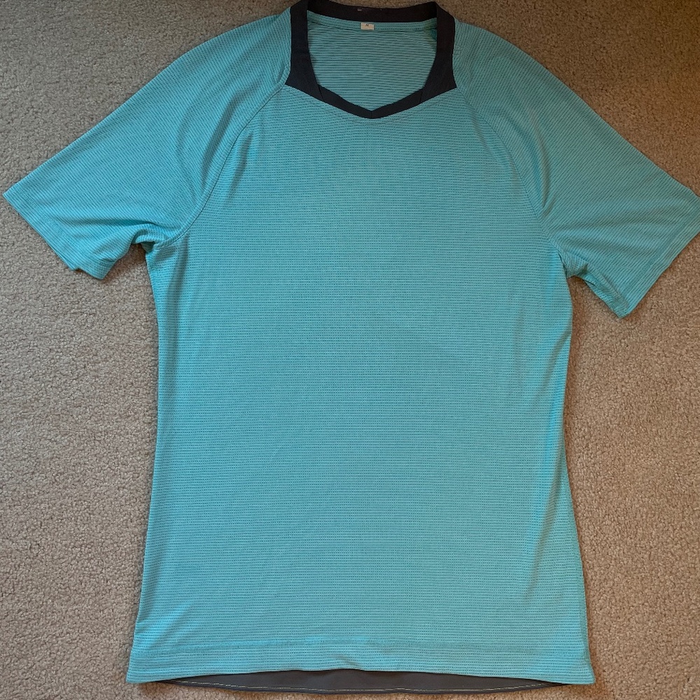 Mens LuLulemon short-sleeve shirt Medium
